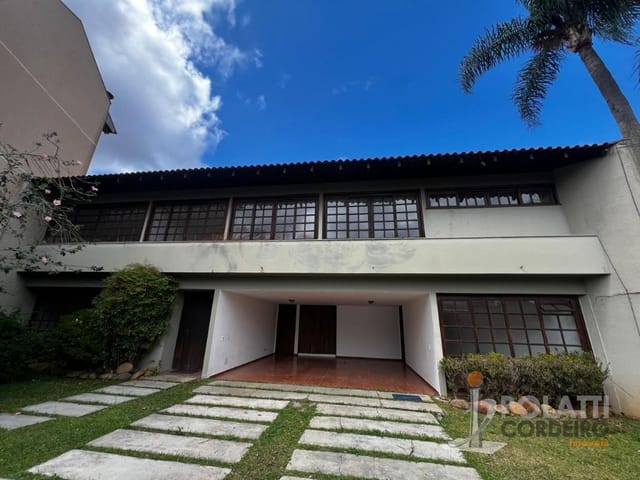 Casa com 525m² 4 quartos e 3 banheiros, para alugar, no bairro Jardim Social em Curitiba