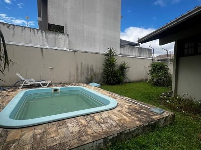 Casa com 525m² 4 quartos e 3 banheiros, para alugar, no bairro Jardim Social em Curitiba