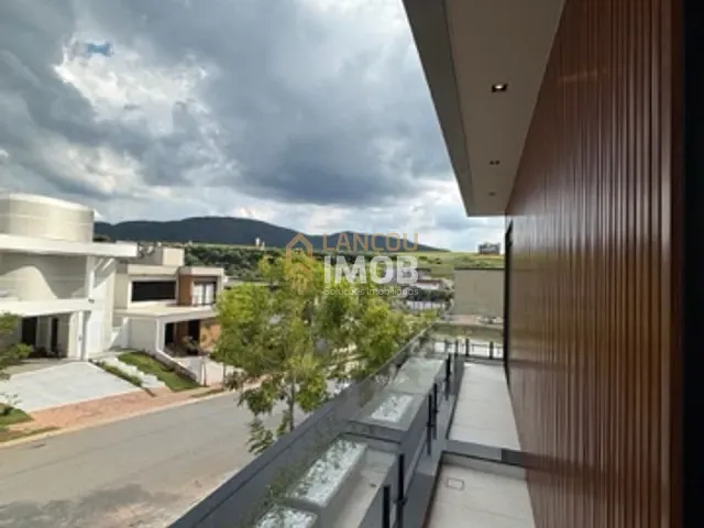 Casa com 366m² 4 quartos e 5 banheiros, à venda, no bairro Jardim Samambaia em Jundiaí