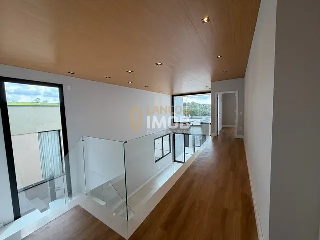 Casa com 366m² 4 quartos e 5 banheiros, à venda, no bairro Jardim Samambaia em Jundiaí
