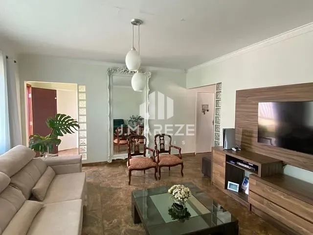Casa com 1729m², à venda ou para alugar, no bairro Vila Vitória em Apucarana