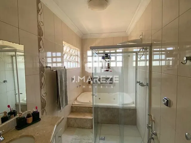 Casa com 1729m², à venda ou para alugar, no bairro Vila Vitória em Apucarana