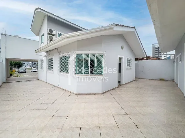 Casa com 300m² 4 quartos e 3 banheiros, à venda, no bairro Dom Bosco em Itajaí