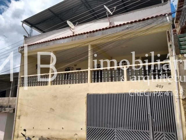 Casa com 200m² 3 quartos e 2 banheiros, à venda, no bairro JARDIM BANDEIRANTES II em CATAGUASES