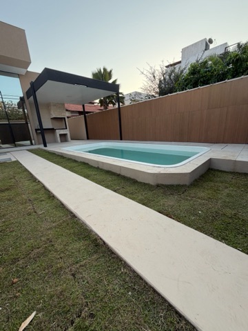 Casa com 180m² 3 quartos e 2 banheiros, à venda, no bairro Ouro Verde em Rio das Ostras