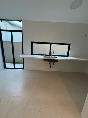 Casa com 180m² 3 quartos e 2 banheiros, à venda, no bairro Ouro Verde em Rio das Ostras