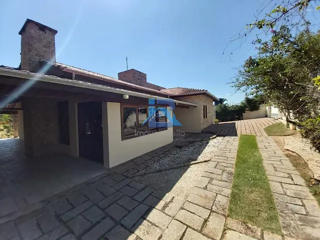 Casa com 1500m² 3 quartos e 3 banheiros, à venda, no bairro Ville Chamonix em Itatiba