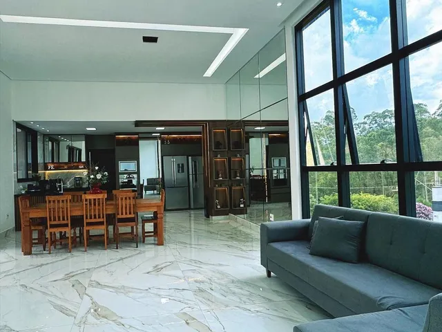 Casa 3 quartos e 5 banheiros, à venda, no bairro Cézar de Souza em Mogi das Cruzes