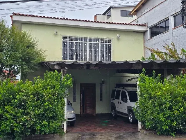 Casa com 480m² 5 quartos e 2 banheiros, à venda, no bairro Jardim Carmel em Cotia