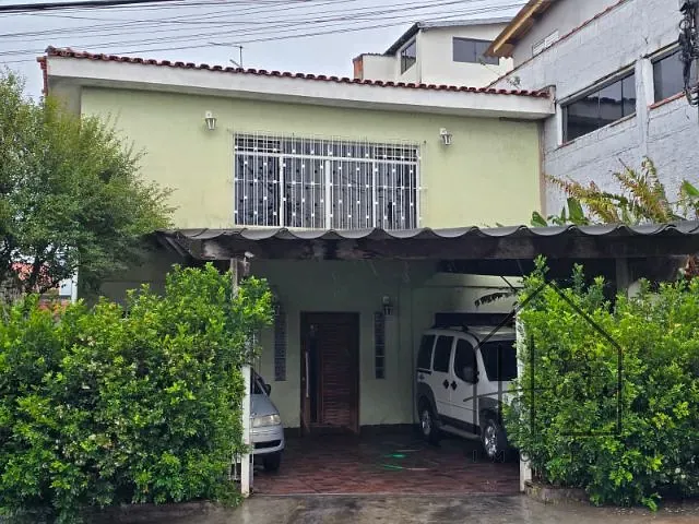 Casa com 480m² 5 quartos e 2 banheiros, à venda, no bairro Jardim Carmel em Cotia