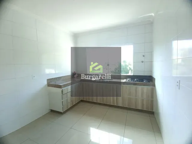 Casa 4 quartos e 3 banheiros, para alugar, no bairro Jardim das Acácias em Lavras