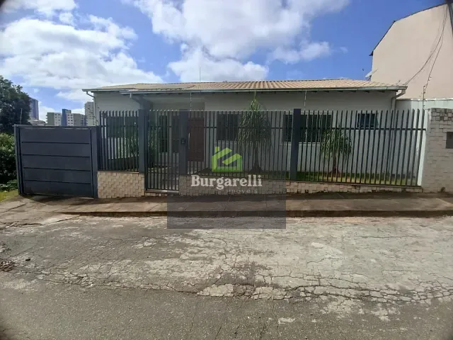 Casa 4 quartos e 3 banheiros, para alugar, no bairro Jardim das Acácias em Lavras