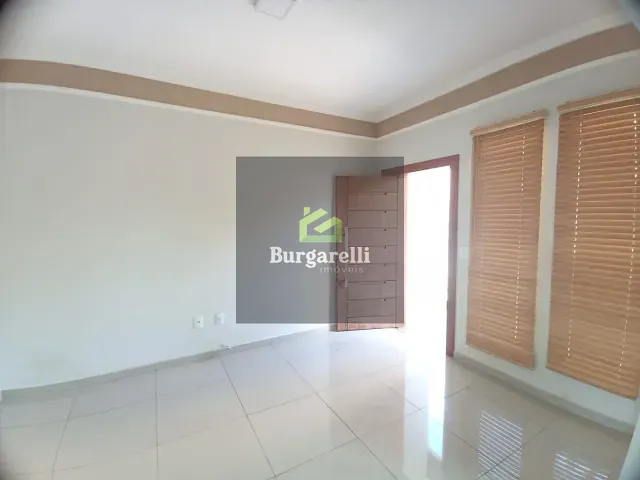 Casa 4 quartos e 3 banheiros, para alugar, no bairro Jardim das Acácias em Lavras