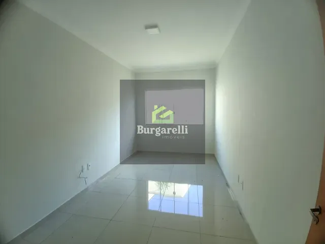 Casa 4 quartos e 3 banheiros, para alugar, no bairro Jardim das Acácias em Lavras