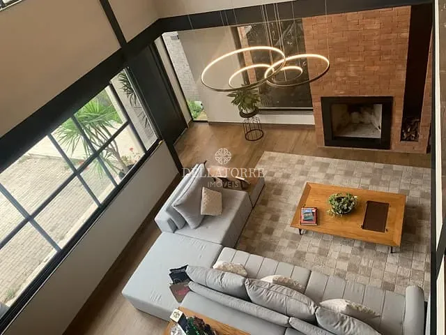 Casa com 800m² 4 quartos e 5 banheiros, à venda, no bairro Iucas em Teresópolis