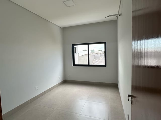 Casa com 300m² 3 quartos e 2 banheiros, à venda, no bairro Jardim das Itaúbas em Sinop