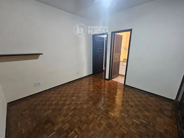 Casa com 300m² 3 quartos e 2 banheiros, à venda, no bairro Jardim Agari em Londrina