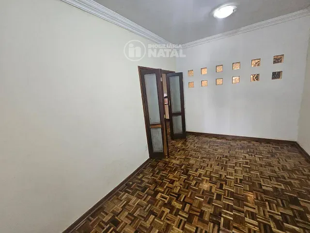 Casa com 300m² 3 quartos e 2 banheiros, à venda, no bairro Jardim Agari em Londrina