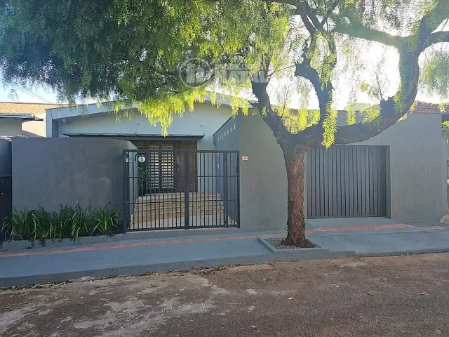 Casa com 300m² 3 quartos e 2 banheiros, à venda, no bairro Jardim Agari em Londrina