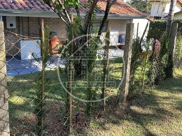 Casa com 1500m² 6 quartos e 3 banheiros, à venda, no bairro Parque das Laranjeiras em Itatiba