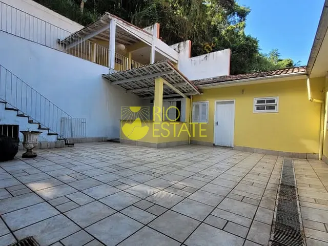 Casa com 202m² 4 quartos e 3 banheiros, à venda, no bairro Ano Bom em Barra Mansa