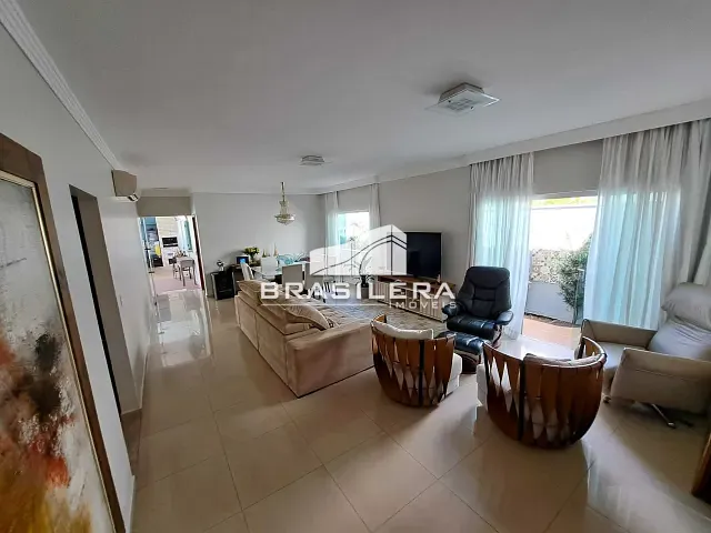 Casa 3 quartos e 5 banheiros, à venda, no bairro Loteamento Portal do Sol II em Goiânia