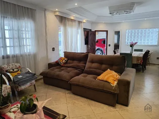 Casa com 1200m² 4 quartos e 3 banheiros, à venda, no bairro Jardim Pioneiro em Cotia