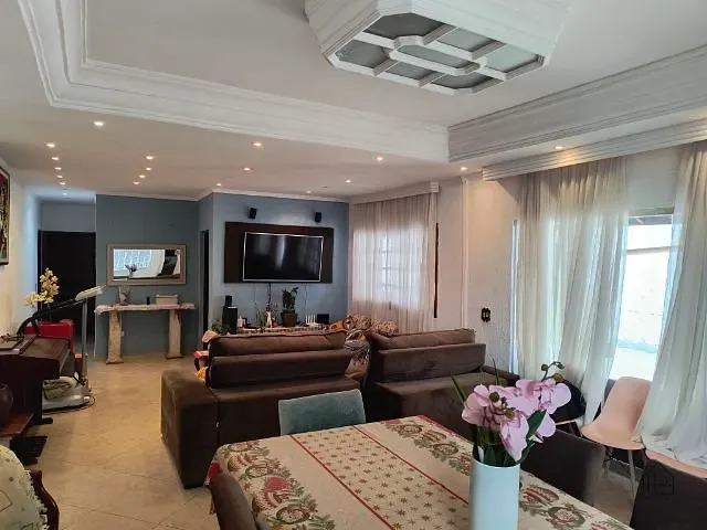 Casa com 1200m² 4 quartos e 3 banheiros, à venda, no bairro Jardim Pioneiro em Cotia