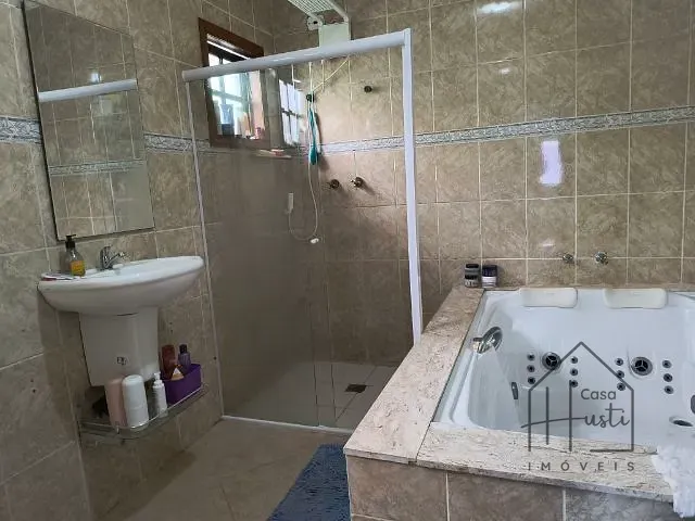 Casa com 1200m² 4 quartos e 3 banheiros, à venda, no bairro Jardim Pioneiro em Cotia