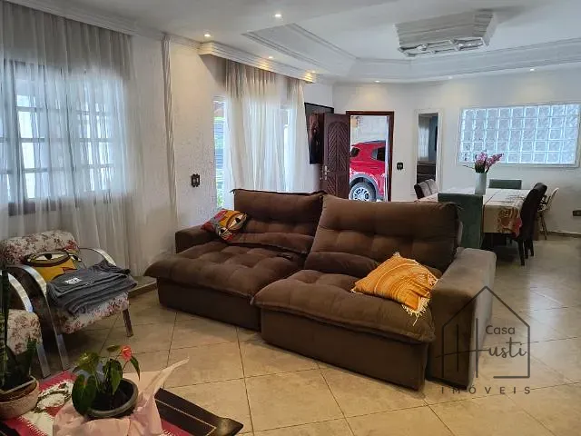 Casa com 1200m² 4 quartos e 3 banheiros, à venda, no bairro Jardim Pioneiro em Cotia