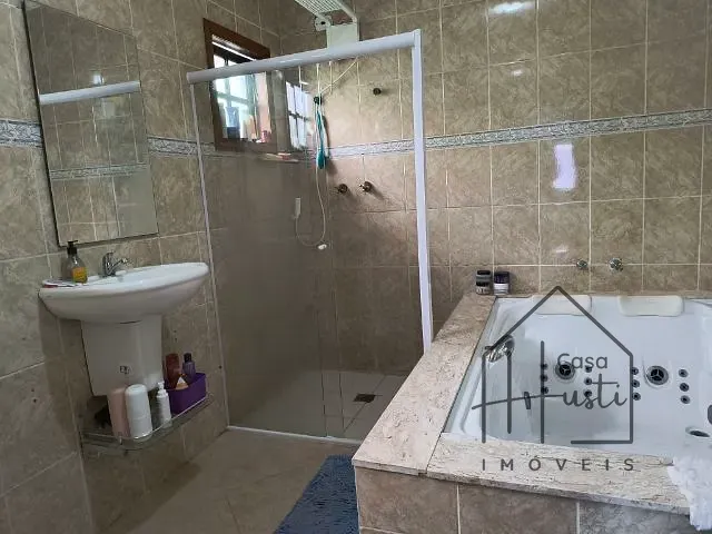 Casa com 1200m² 4 quartos e 3 banheiros, à venda, no bairro Jardim Pioneiro em Cotia