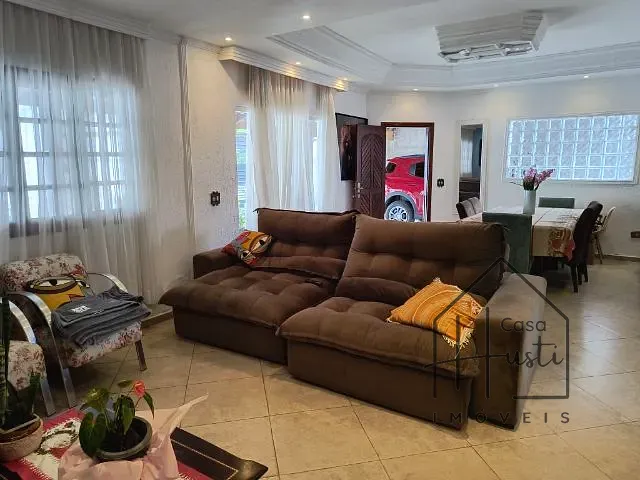 Casa com 1200m² 4 quartos e 3 banheiros, à venda, no bairro Jardim Pioneiro em Cotia