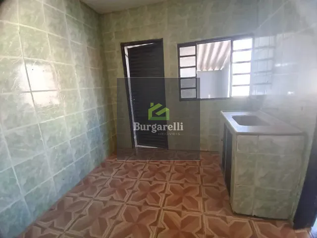 Casa 2 quartos e 1 banheiro, para alugar, no bairro Jardim Fabiana em Lavras