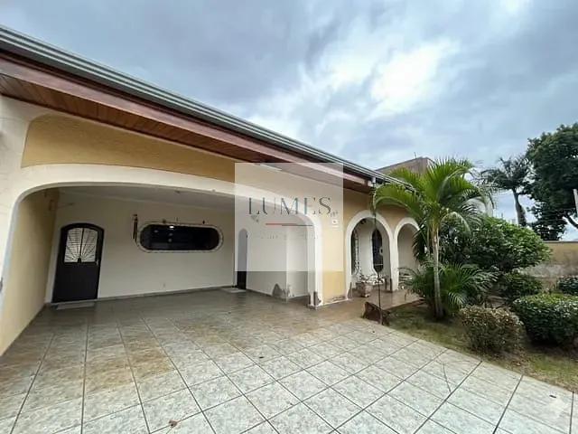 Casa 4 quartos e 2 banheiros, à venda, no bairro Vila Frezzarim em Americana