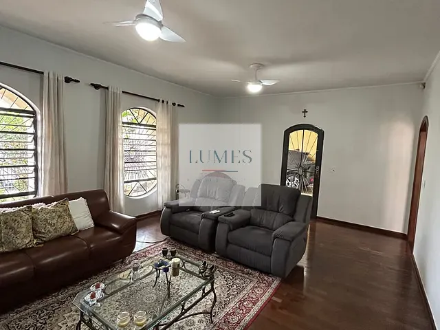 Casa 4 quartos e 2 banheiros, à venda, no bairro Vila Frezzarim em Americana