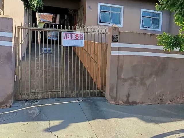 Casa com 234m² 3 quartos e 2 banheiros, à venda, no bairro Carlota em Londrina
