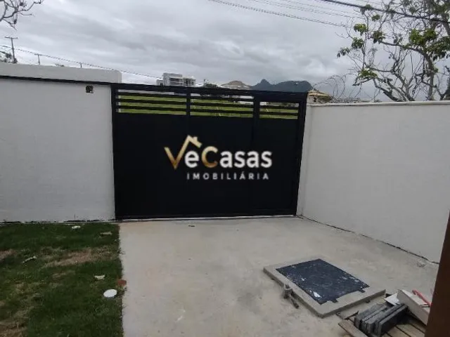 Casa 2 quartos e 2 banheiros, à venda, no bairro Maria Turri em Rio das Ostras