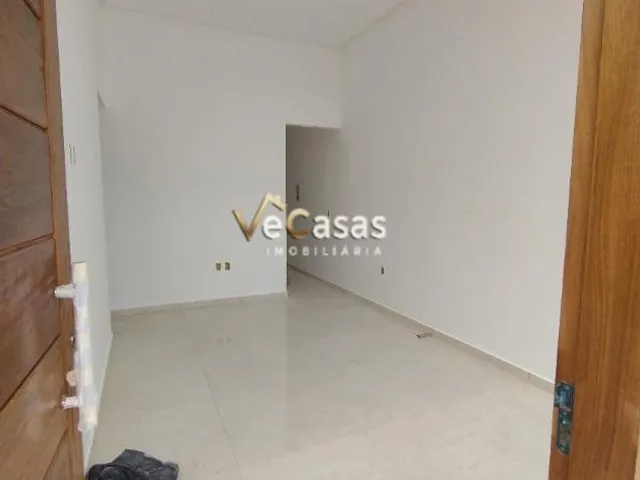 Casa 2 quartos e 2 banheiros, à venda, no bairro Maria Turri em Rio das Ostras