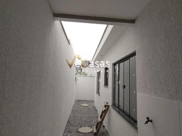 Casa 2 quartos e 2 banheiros, à venda, no bairro Maria Turri em Rio das Ostras