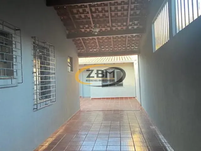 Casa com 300m² 3 quartos e 2 banheiros, à venda, no bairro São Pedro em Londrina