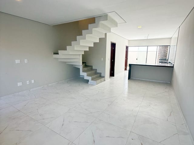 Casa com 150m² 3 quartos e 3 banheiros, à venda, no bairro Vale das Palmeiras em Macaé