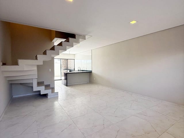 Casa com 150m² 3 quartos e 3 banheiros, à venda, no bairro Vale das Palmeiras em Macaé