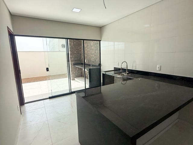 Casa com 150m² 3 quartos e 3 banheiros, à venda, no bairro Vale das Palmeiras em Macaé