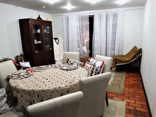 Casa com 392m² 4 quartos e 5 banheiros, à venda, no bairro Uvaranas em Ponta Grossa