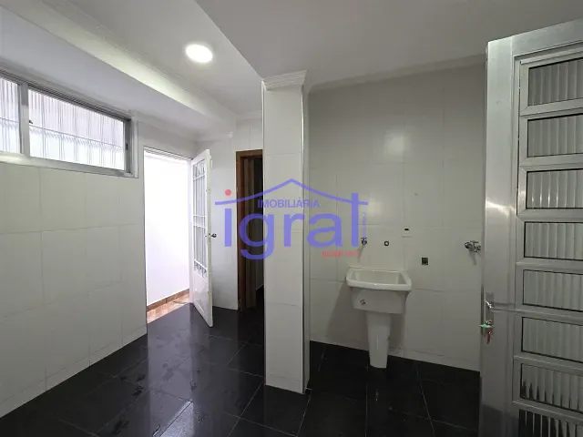 Casa com 284m² 4 quartos e 5 banheiros, à venda ou para alugar, no bairro Vila Santo Estéfano em São Paulo
