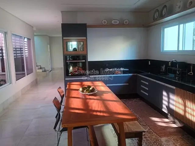 Casa com 581m² 2 quartos e 3 banheiros, à venda, no bairro Condomínio Portal do Sol em Holambra