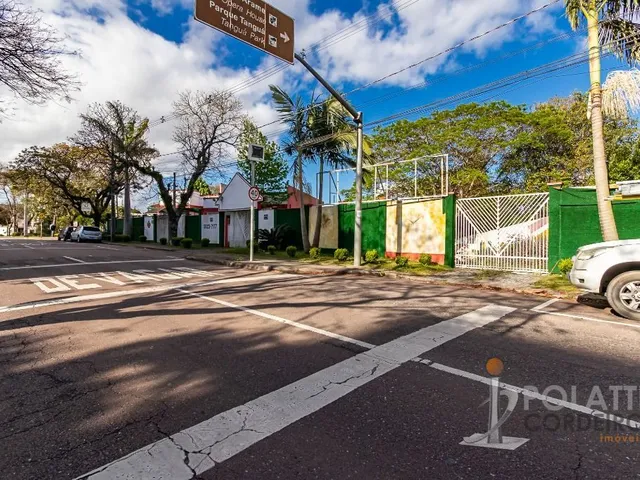 Prédio com 2028m², para alugar, no bairro Bacacheri em Curitiba