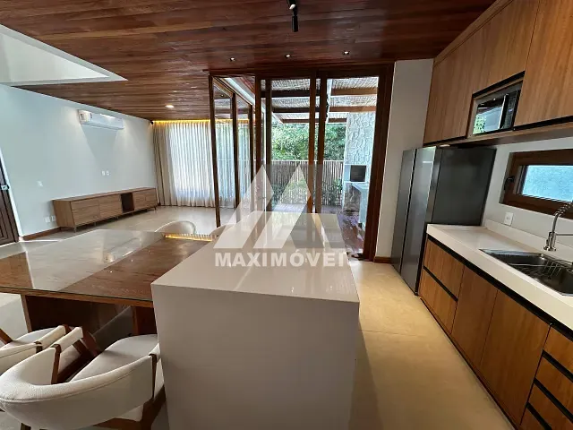 Casa 3 quartos e 4 banheiros, à venda, no bairro Alto da Pitinga, Arraial D'Ajuda em Porto Seguro