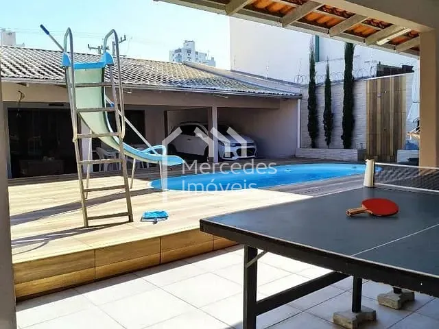 Casa com 517m² 3 quartos e 3 banheiros, à venda, no bairro Centro em Itajaí