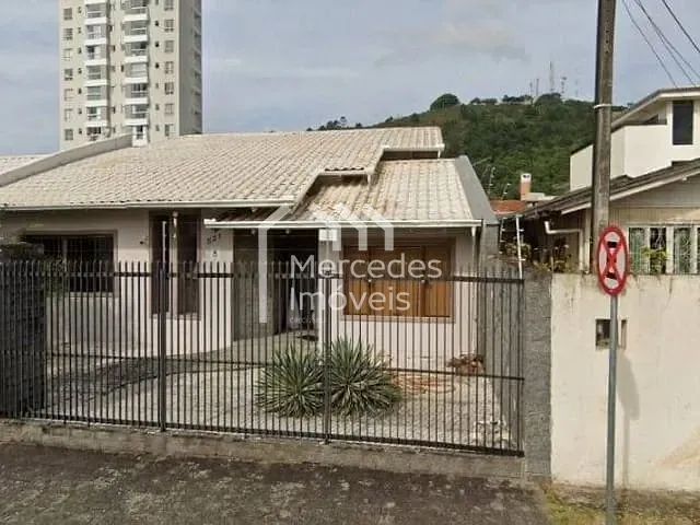 Casa com 517m² 3 quartos e 3 banheiros, à venda, no bairro Centro em Itajaí